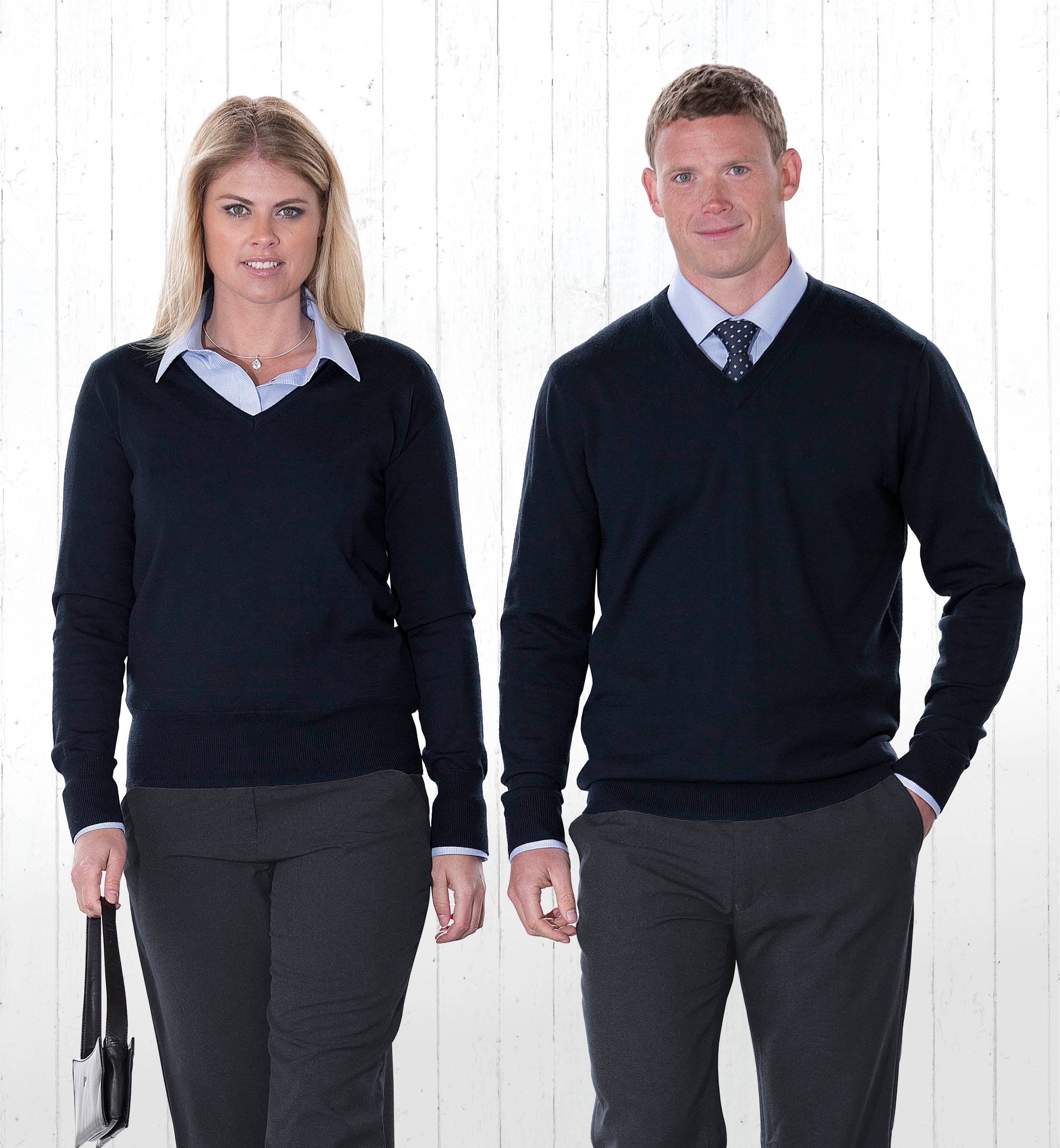 Merino Detailed Vee Pullover - Womens — Black
